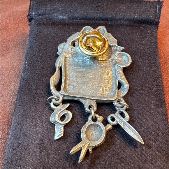 Longaberger pin pewter molded sewing theme Rarely offered!🐈‍⬛ - Picture 4 of 5